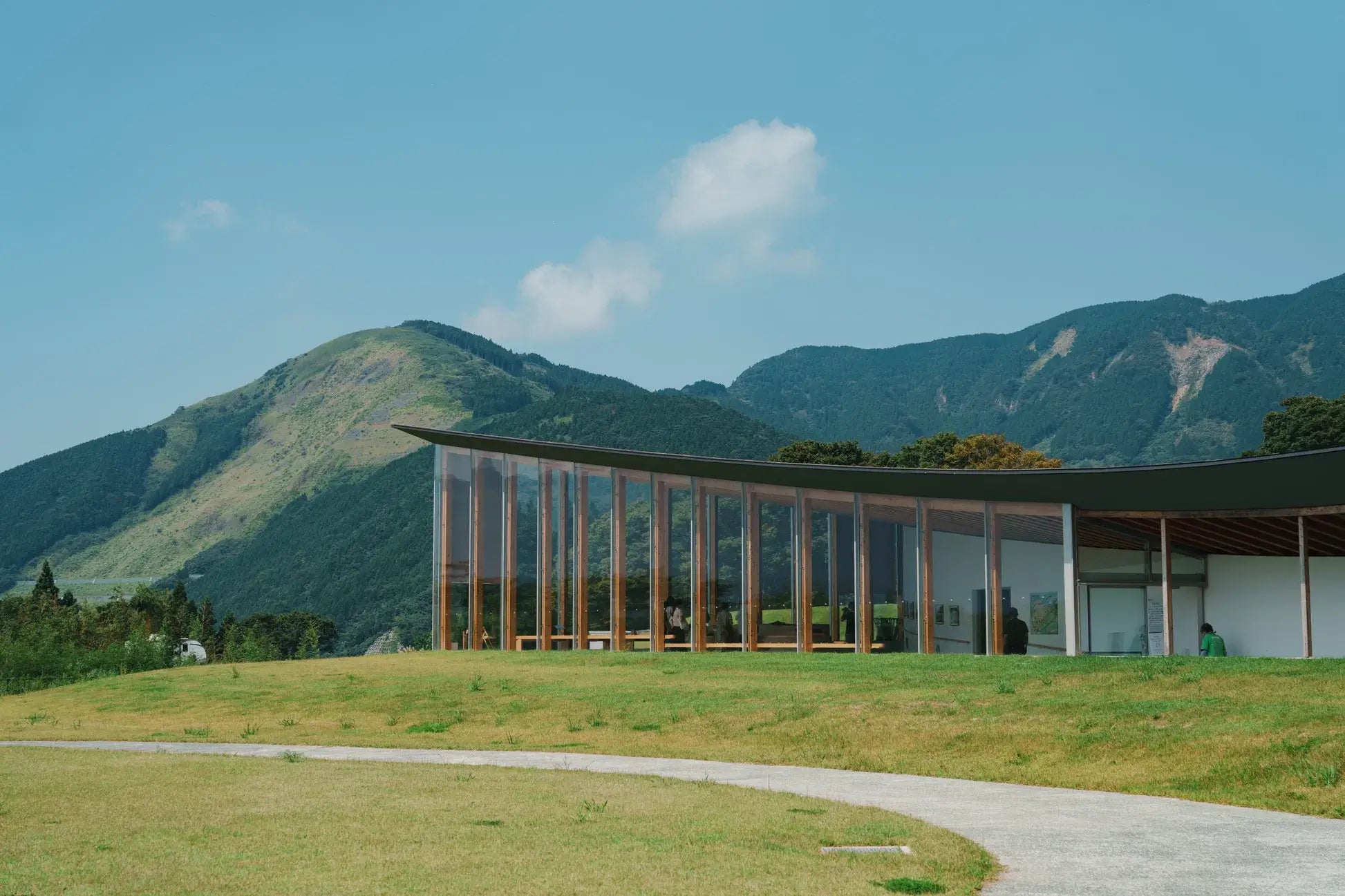 (截止)阿蘇慢旅一日遊(指定包團)｜復古列車・茶道・草原