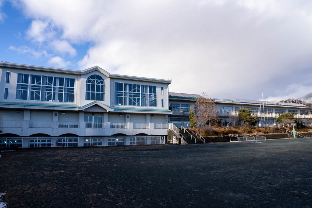 北杜KANADE奏 廢校校舍與操場全景 山梨県北杜市